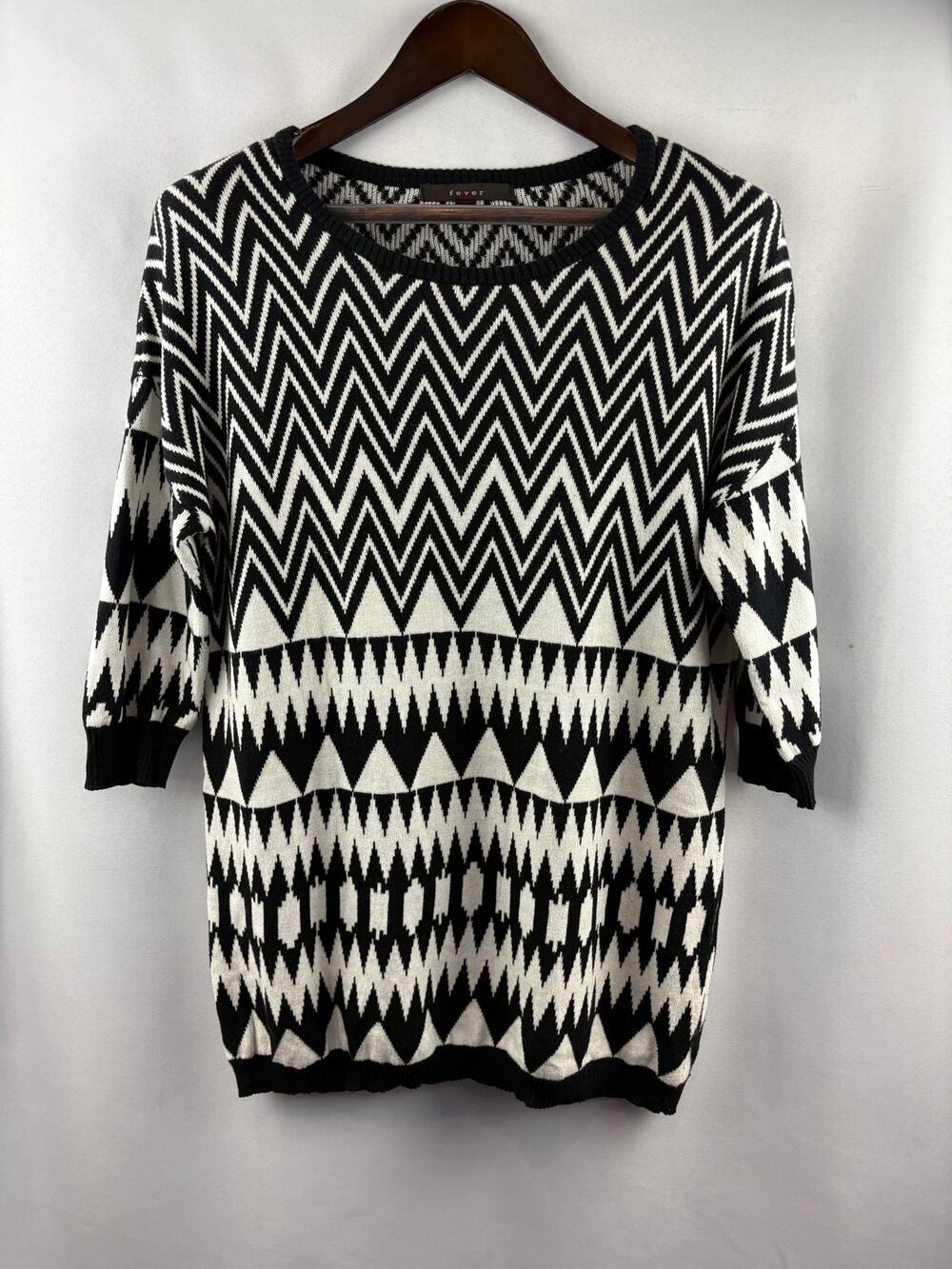 Women’s Fever Small Black & White Abstract Pattern Sweater